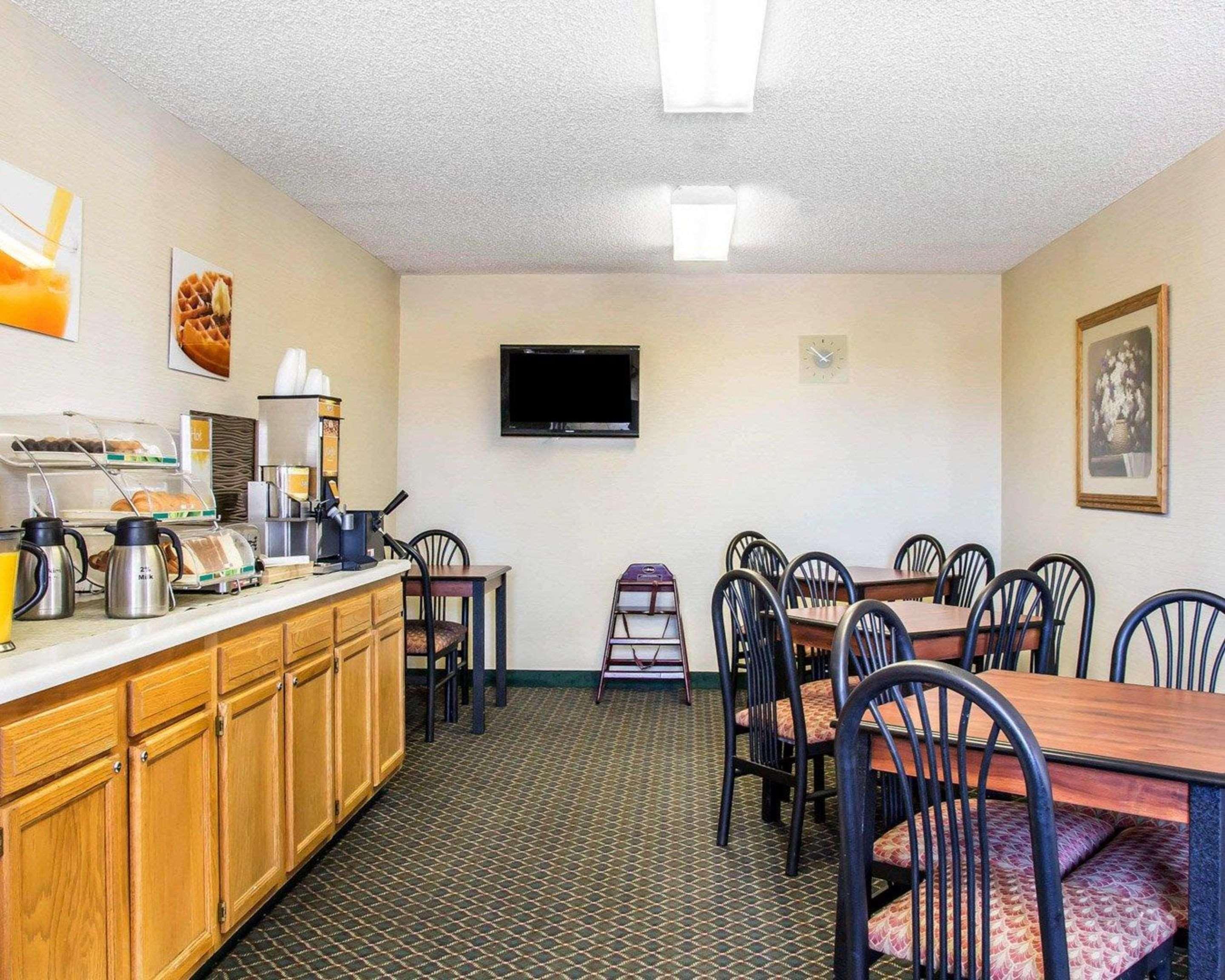 Econo Lodge Firestone Exterior photo